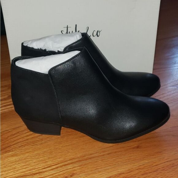 Style & Co Wileyy Ankle Booties Womens 9 W Taupe Boots Cuban Heels Shoes NWB - Picture 1 of 7
